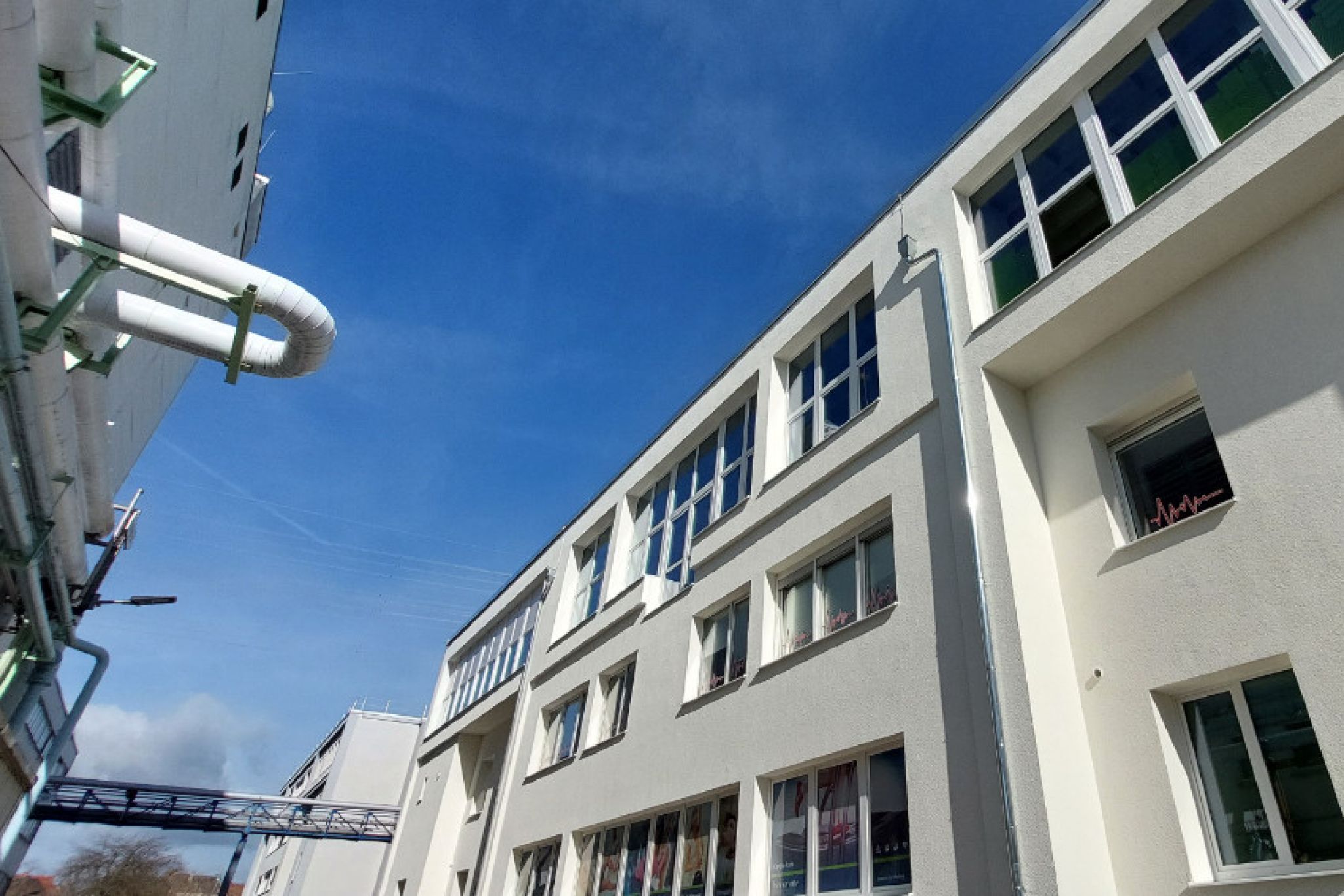 Dach- und Fassadensanierung - InfraServ Wiesbaden